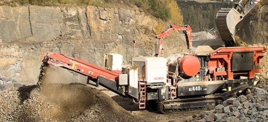 Sandvik UJ440i Heavy duty jaw crusher working in Sweden